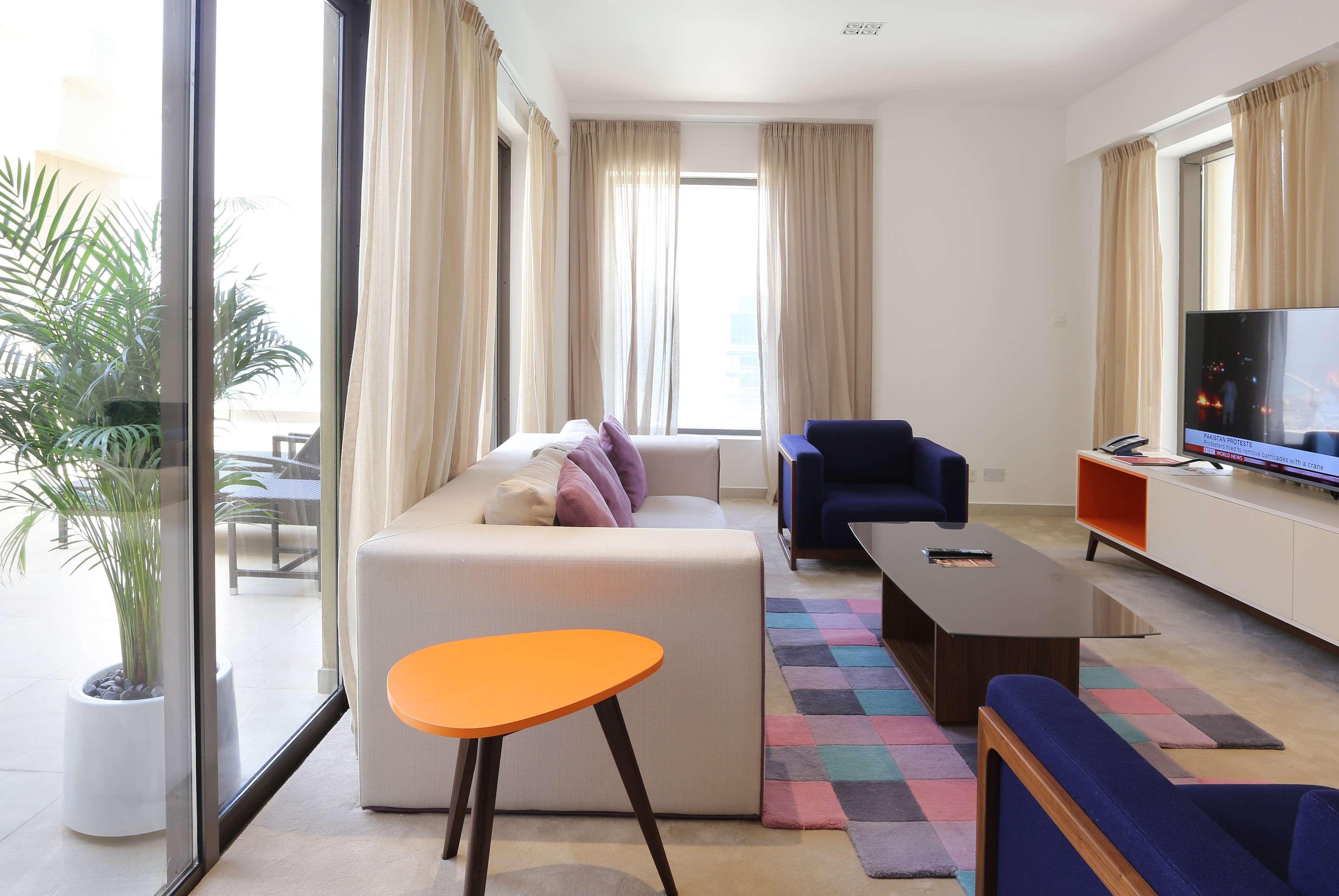 Ramada Hotel, Suites And Apartments By Wyndham Dubai Jbr Exterior foto